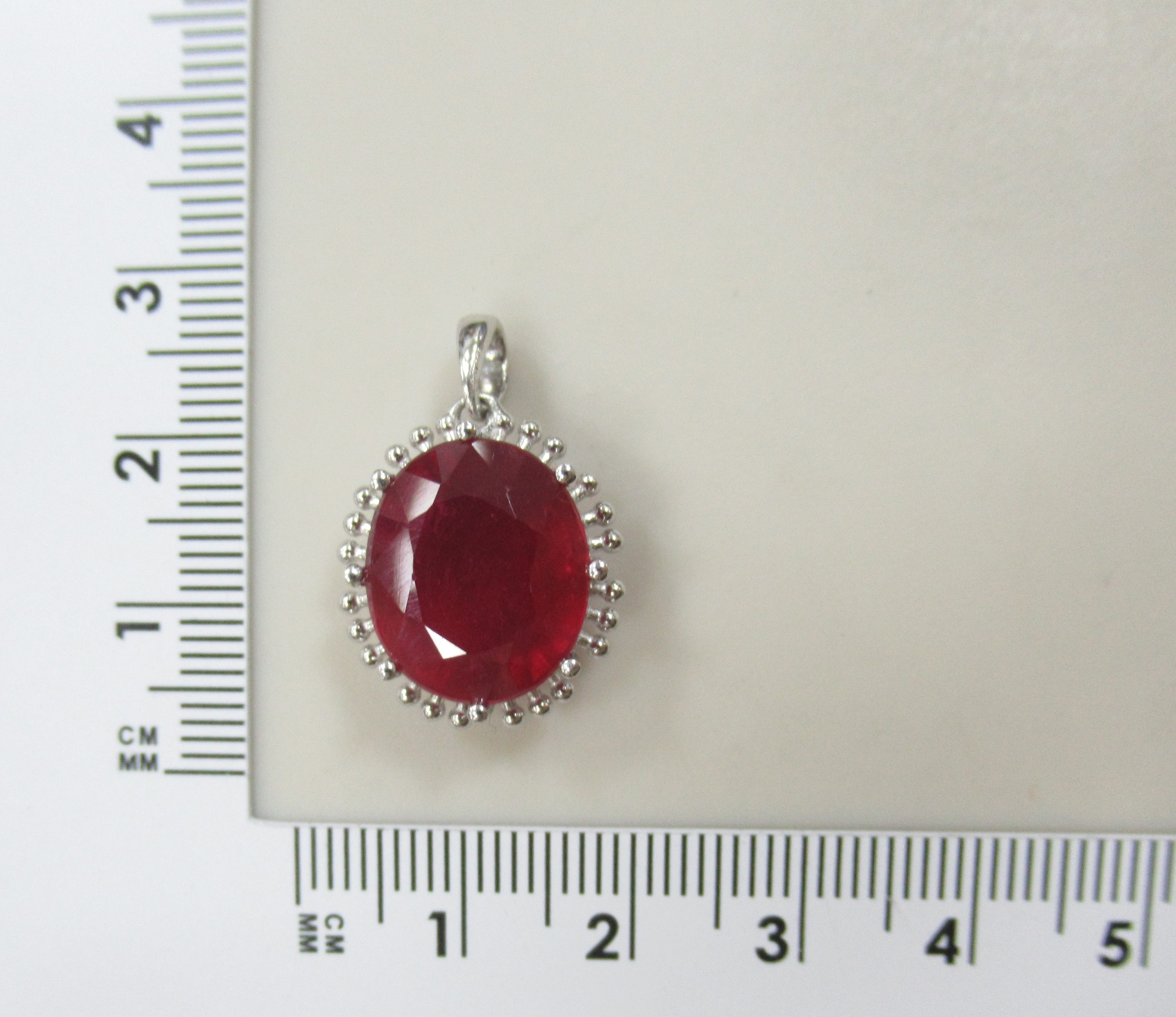 Серебряная подвеска с рубином